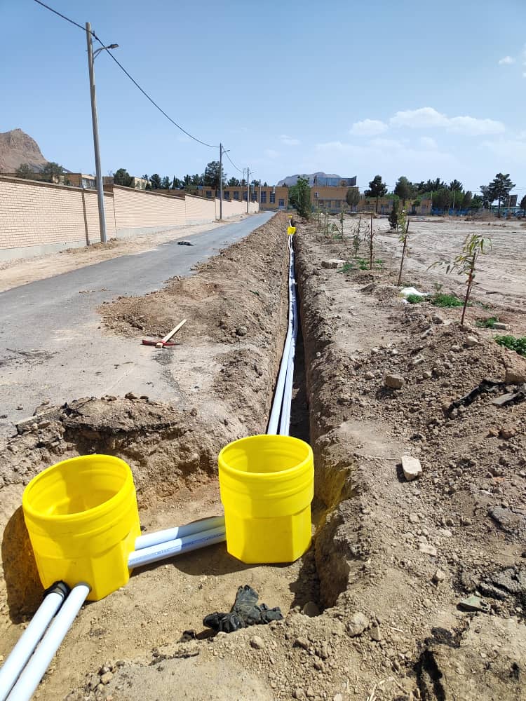 خاکبرداری و لوله گذاری و مسیر سازی و نصب منحول جهت فیبر کشی